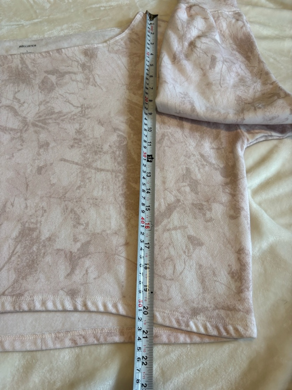 HOLLISTER Off Shoulder Camo Sweatshirt large L Cropped soft Pink Pullover cozy - Picture 3 of 8
